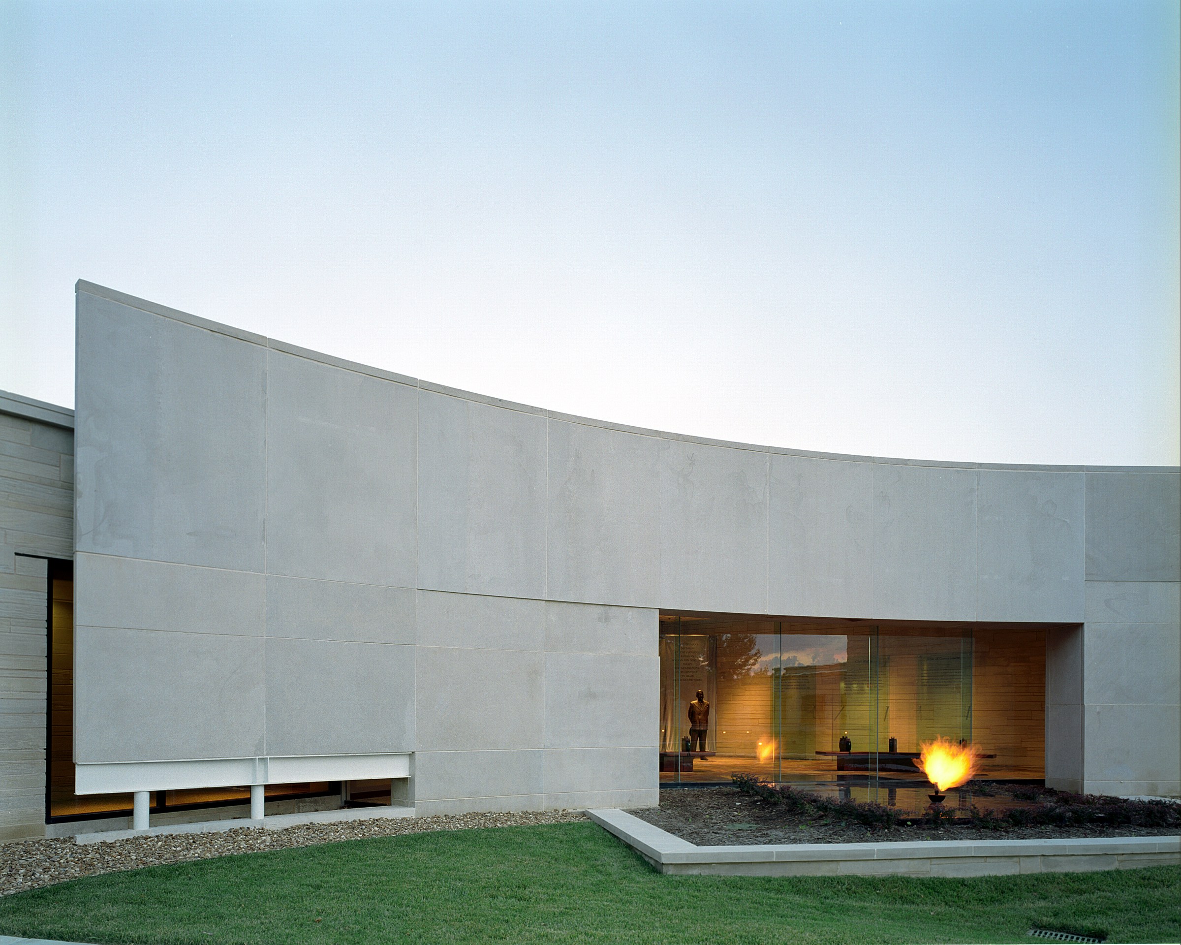 The curved exterior facade of the Legacy Gallery creates a dramatic window to show the bronze statue of Harry Truman within.