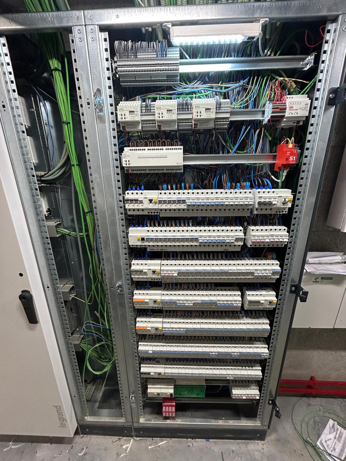 Verdeelbord geplaatst door VDM-T, foto 6