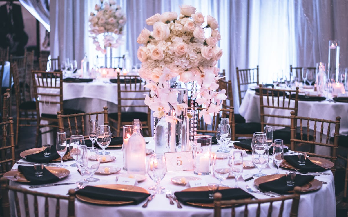Wedding table setting with elegant place cards and flowers