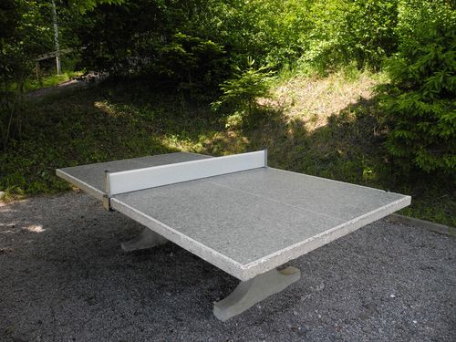 Tischtennistisch aus Beton für den Aussenbereich.