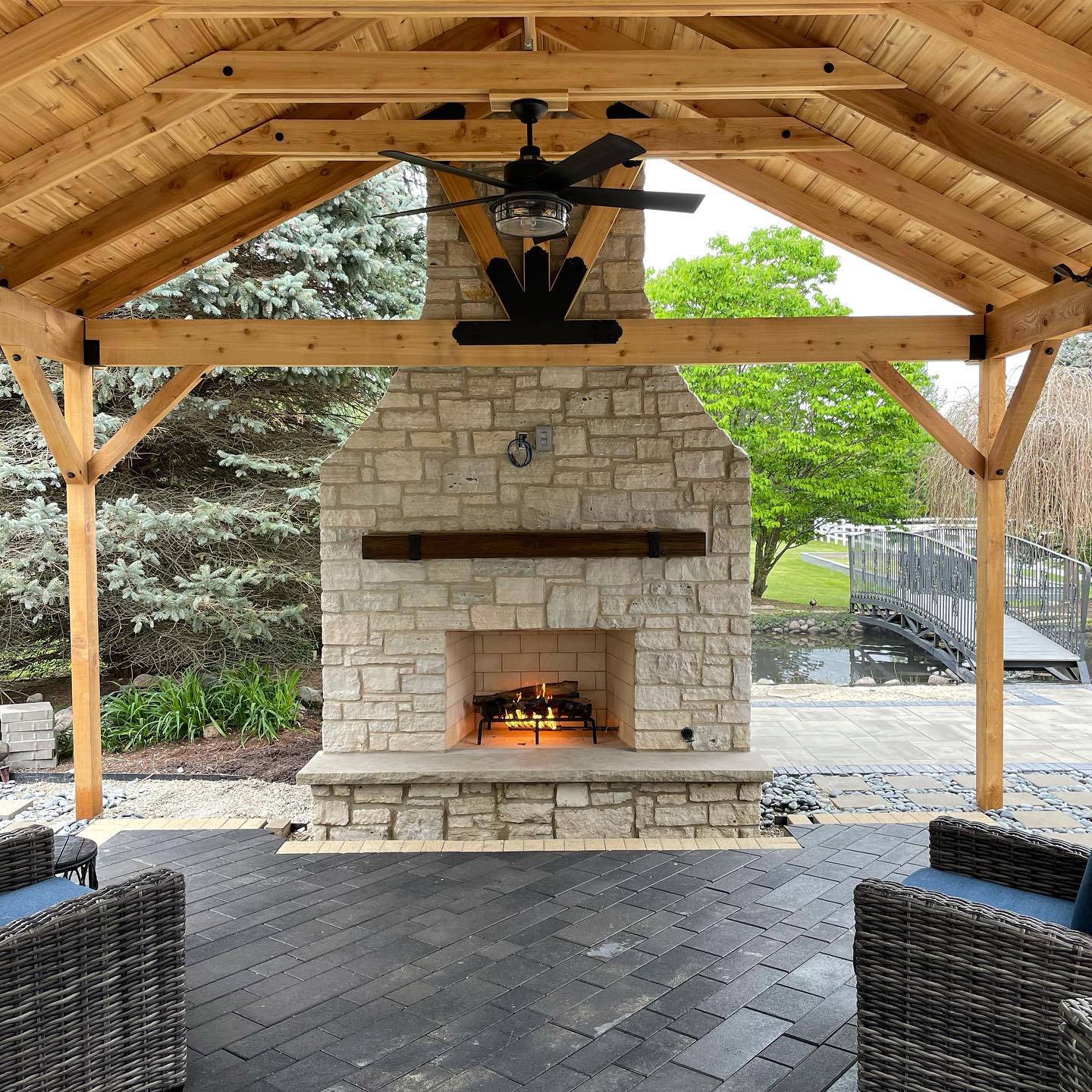 Fireplace Glass: Transparent Safety with a Modern Flame Aesthetic