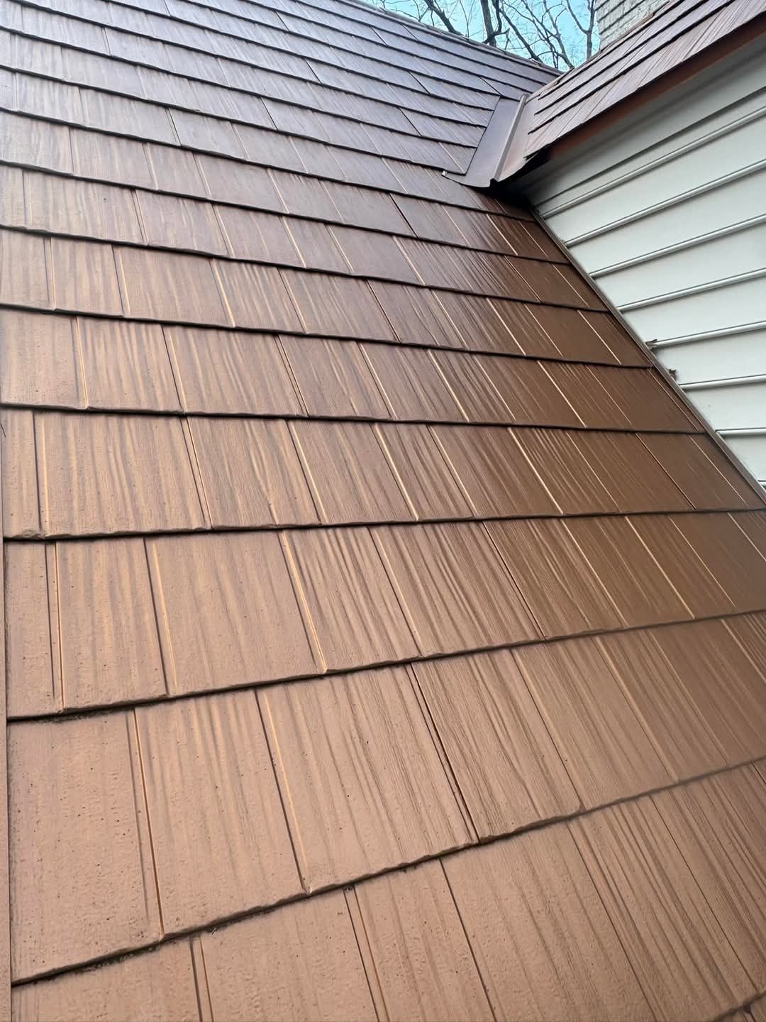 EDCO ArrowLine Shake stone-coated steel roof detail — wood-shake look