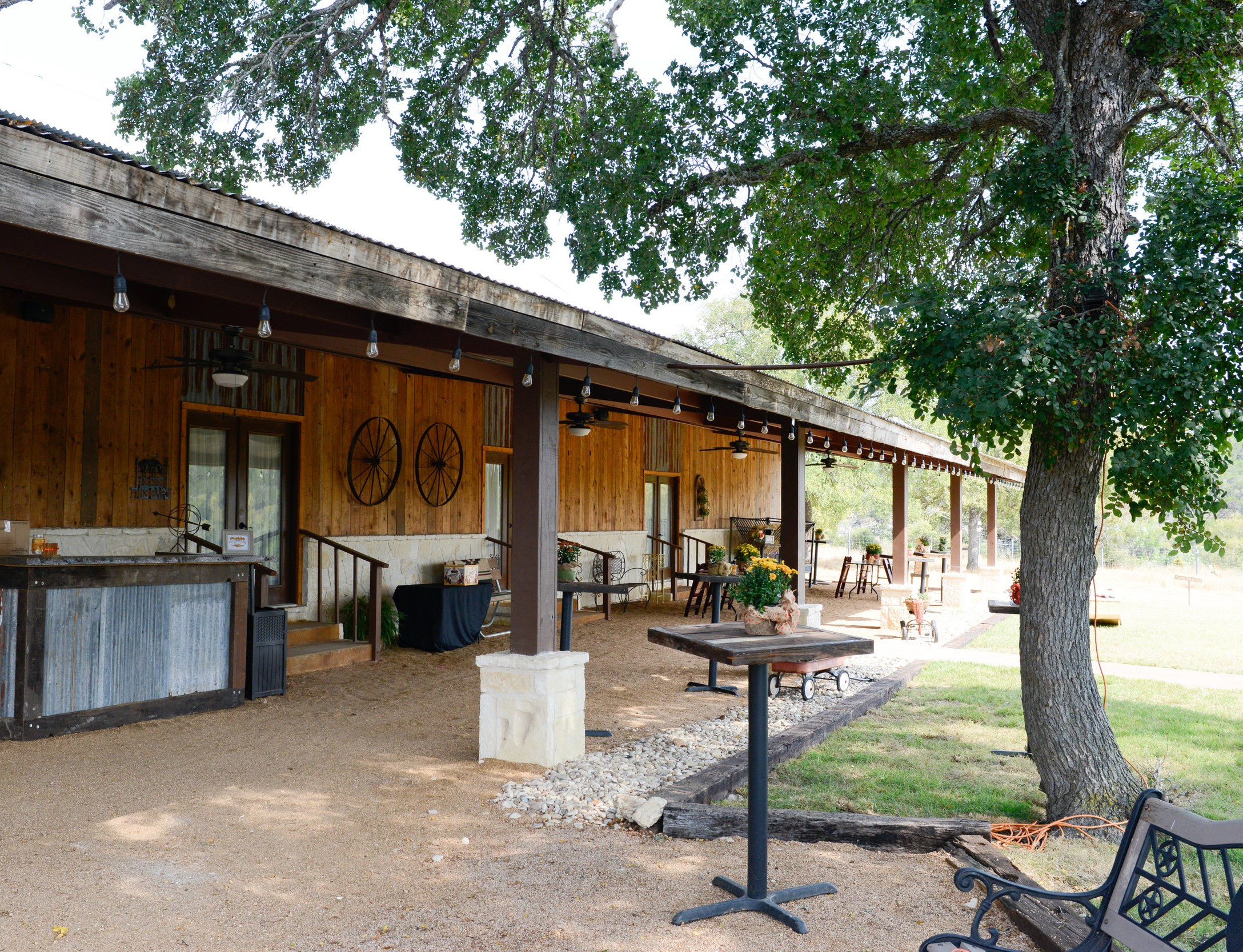How to Make the Most of Outdoor Spaces at The Ironwood Barn at Von Erich Ranch