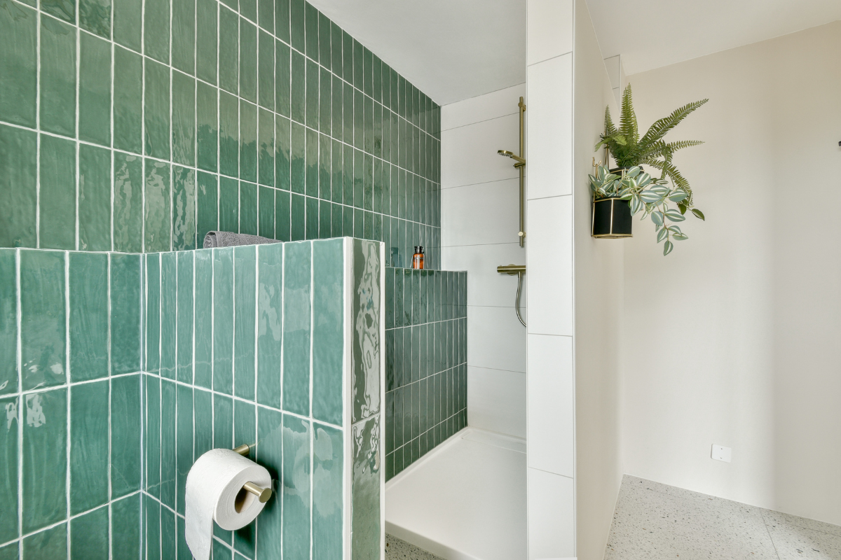 bathroom with walk-in open shower with bold kelly green shower tiles