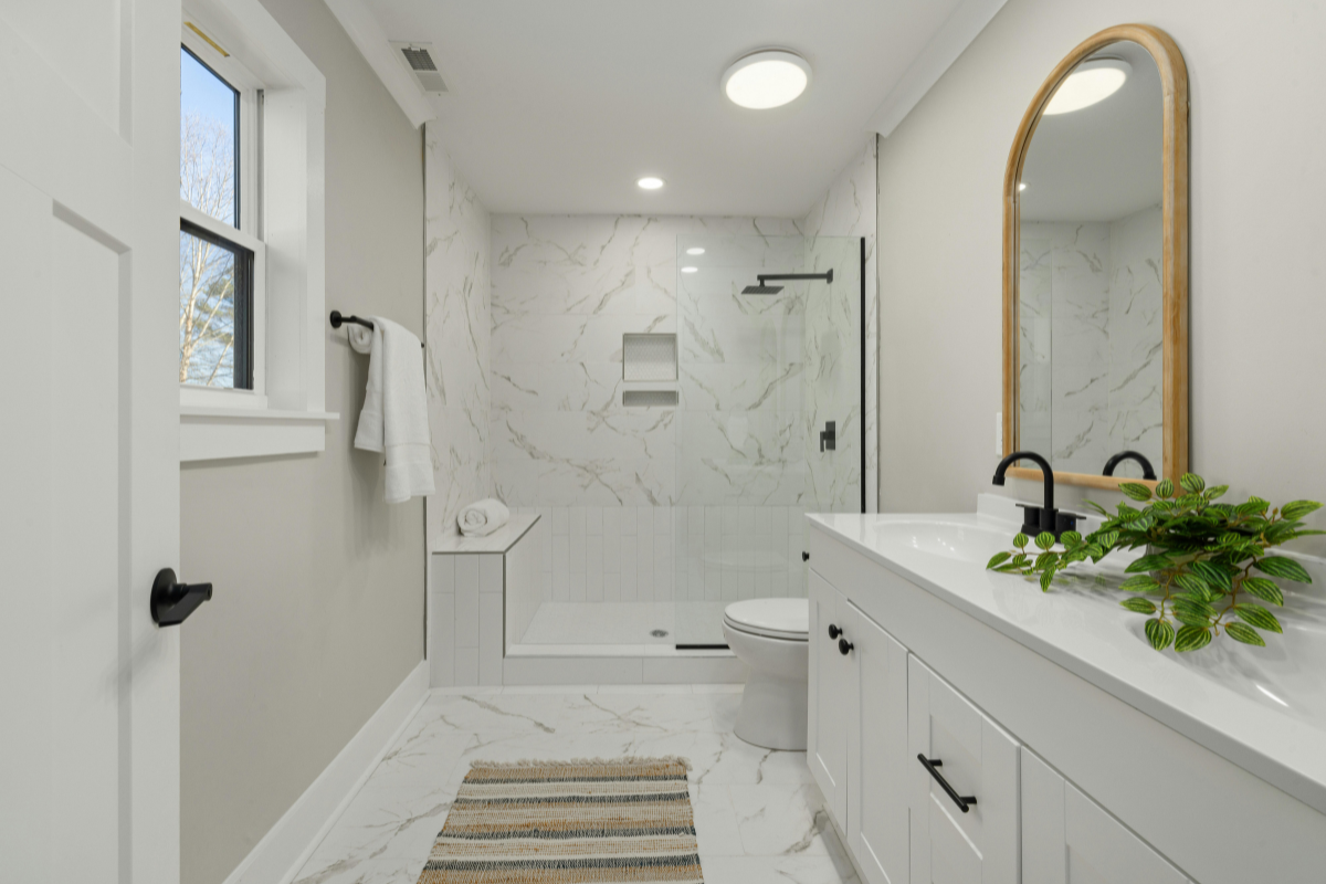 primary bathroom with overhead lighting 