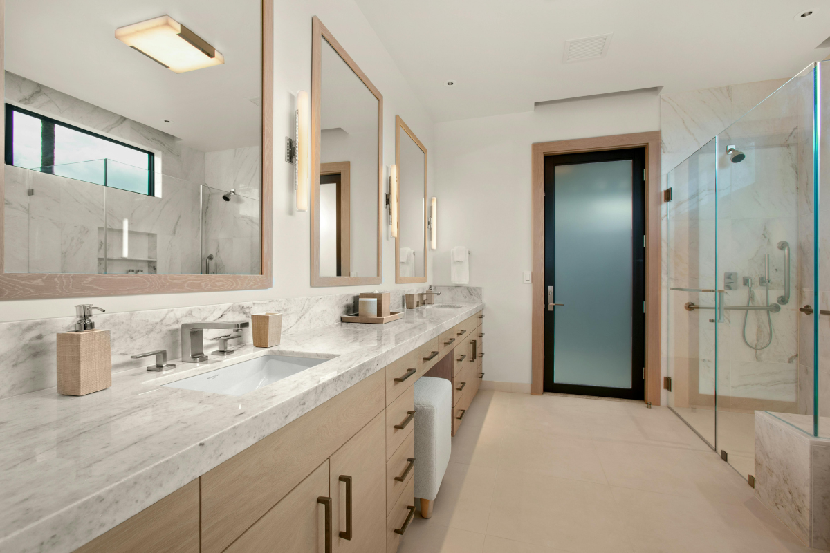 modern main bathroom with ample floor space