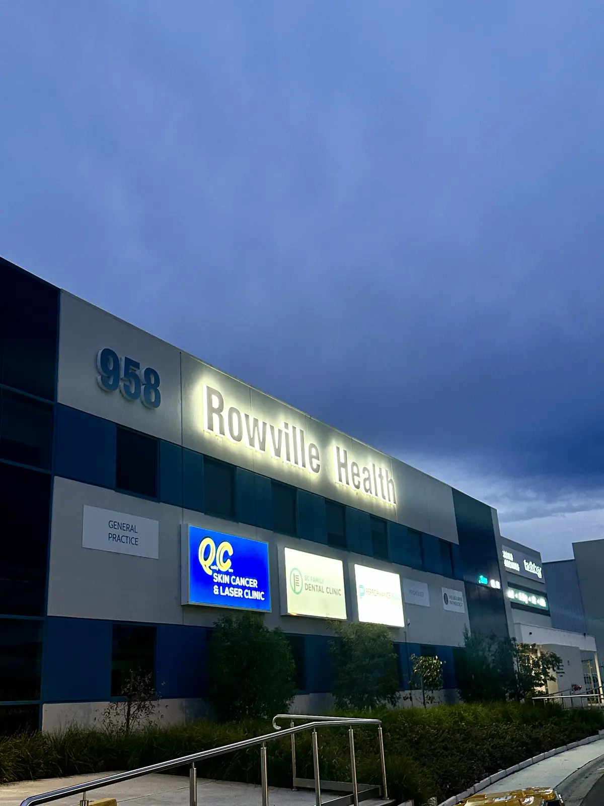 Illuminated business signage installed for Rowville Health