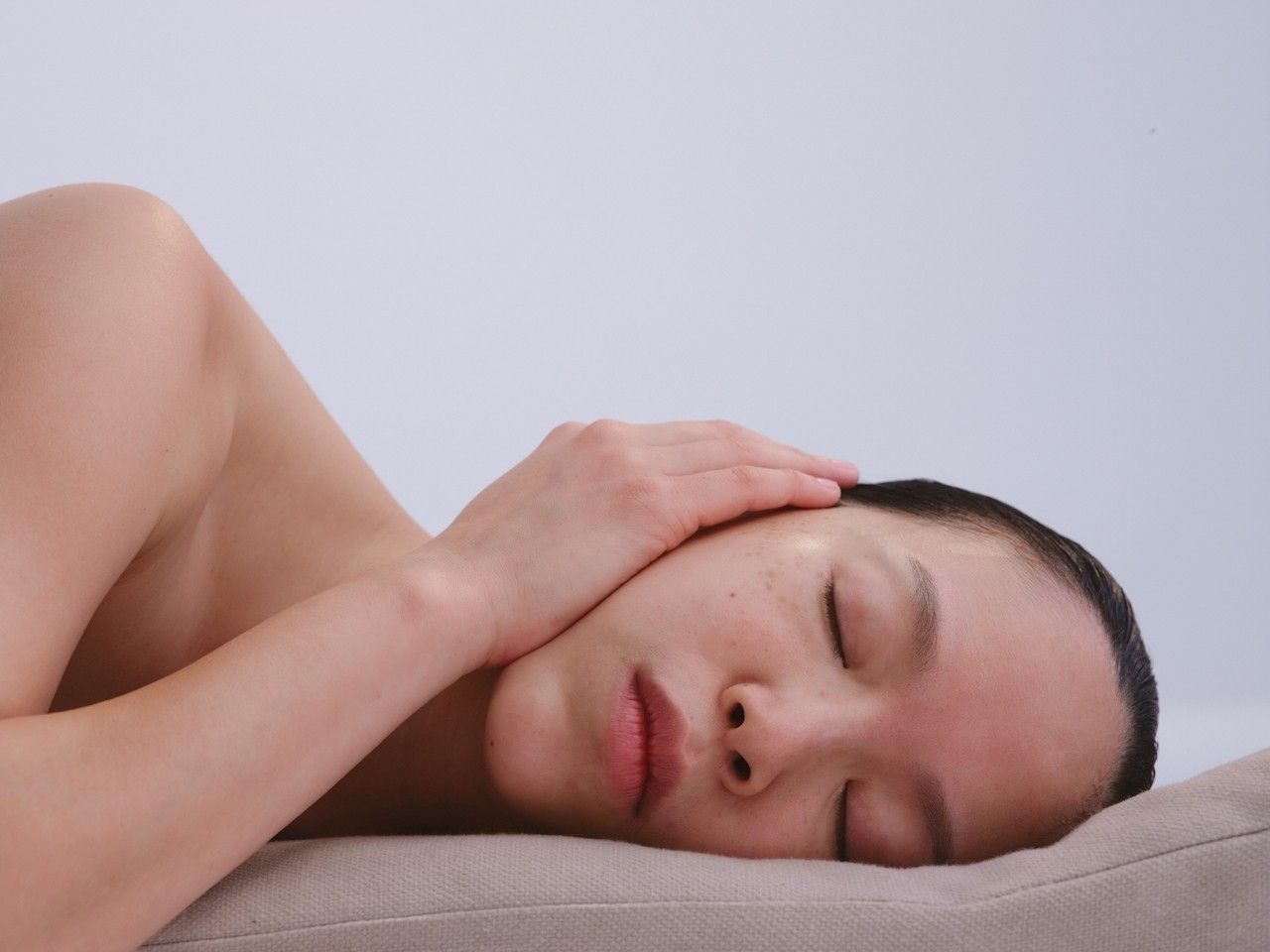 Woman relaxing during a lymphatic drainage massage in Dubai to reduce facial puffiness and support wellness.