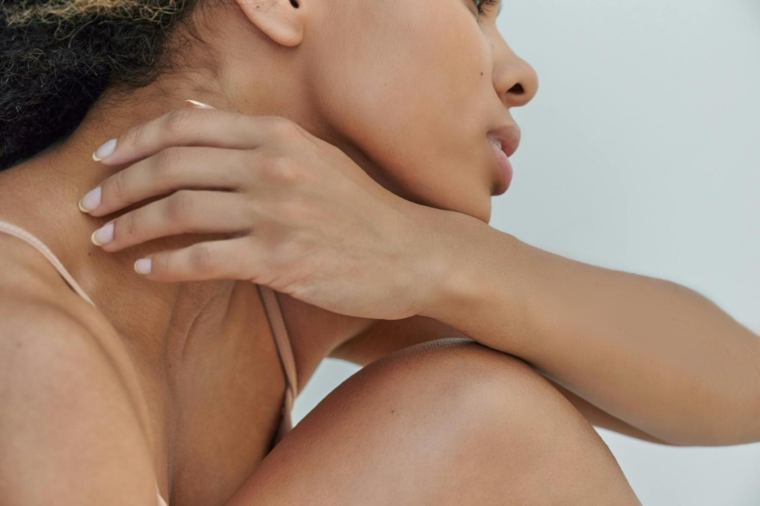 Close-up of neck area representing lymphatic drainage massage in Dubai for improved circulation and reduced tension.