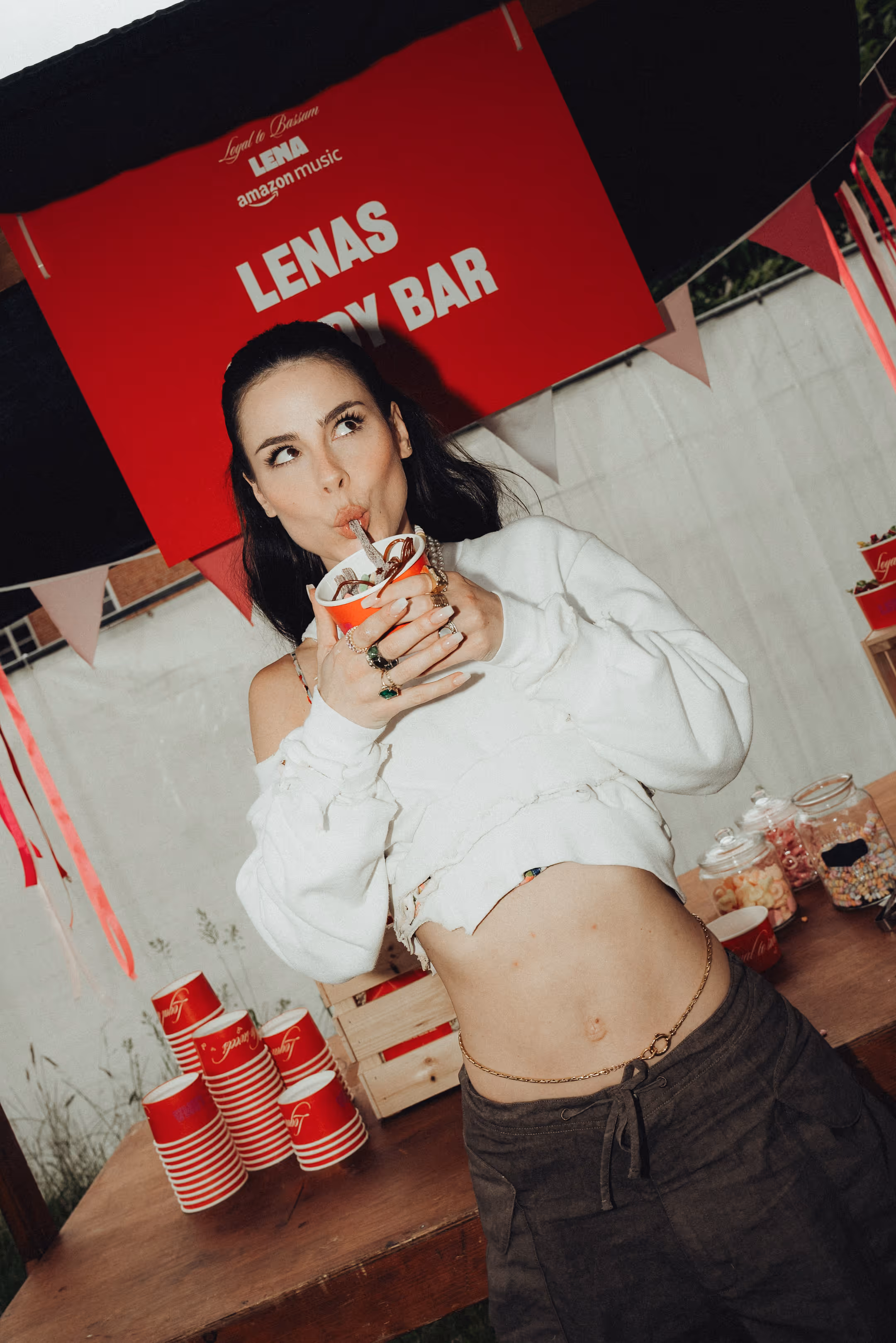 Foto von Lena, wie sie einen Slurpy Trinkt