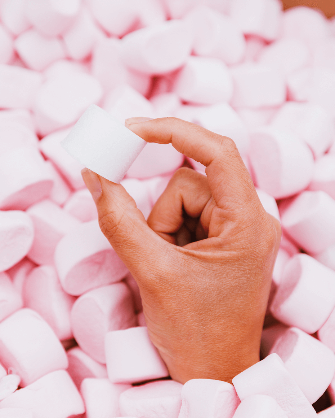 64f9e0ba19ff434a07d51875_marshmallow_BTS-Hand_Final_.png (1).png