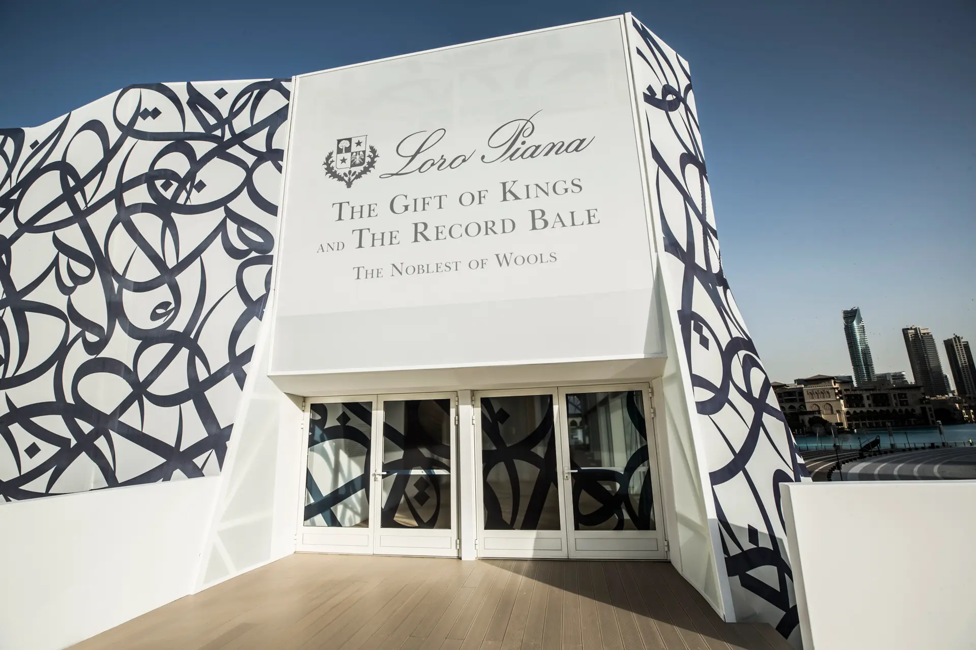 [opt] 09_The Gift of Kings and The Record Bale_Installation.webp