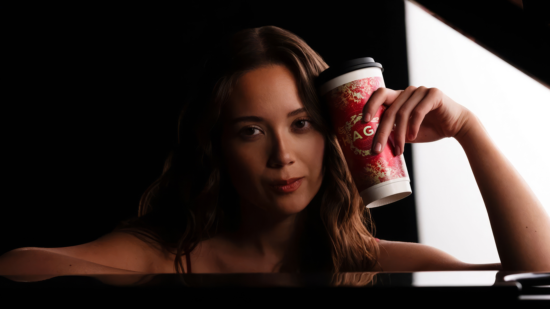 01_Laufey_Cup.jpg