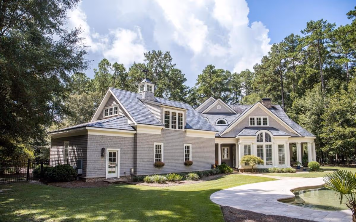 Royalty Roofing 1200x1200.jpeg