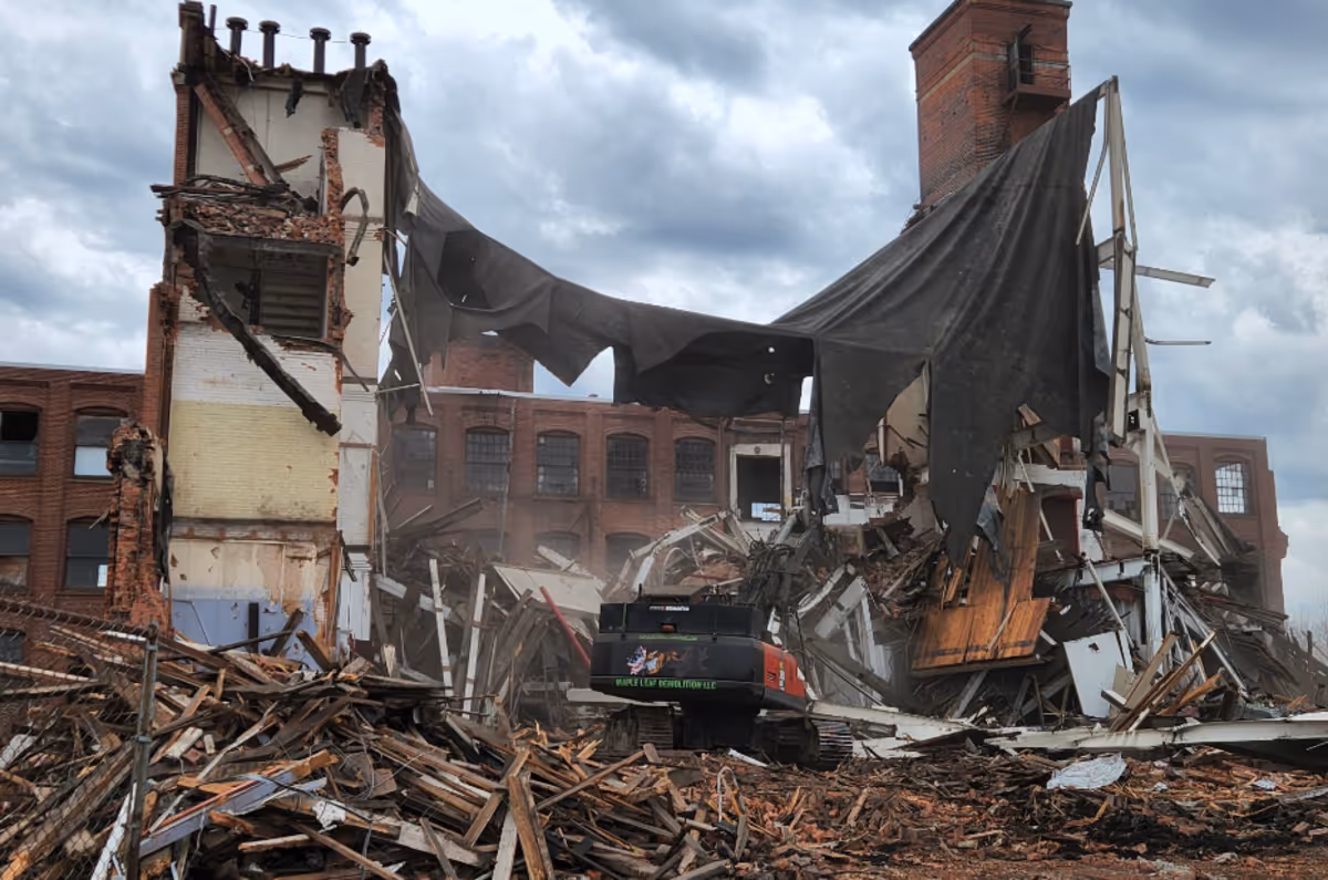 Maple Leaf Demolition LLC-1200x1200.png