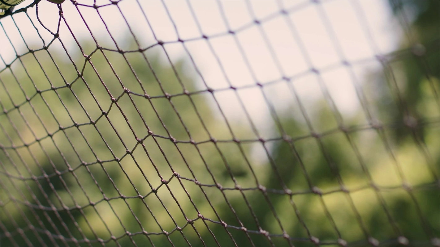 Produktfilm der Filmproduktion Panda Pictures aus München und Ulm für Hammer Sport. Ein Fußballspieler trifft den Ball mit voller Kraft, die hohe Bildfrequenz fängt die Dynamik perfekt ein.