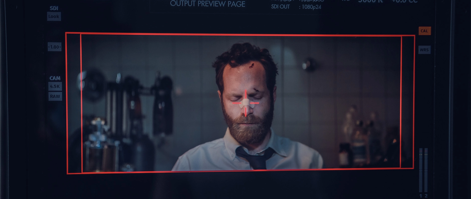Imagefilm der Filmproduktion Panda Pictures aus München und Ulm für Scheuermann & Heilig. Eine Monitoransicht zeigt einen Darsteller mit Wunde im Gesicht, während einer szenischen Aufnahme für den Imagefilm.