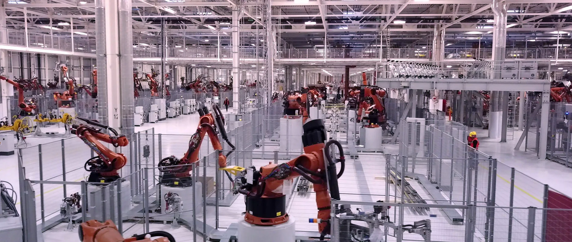 Filmproduktion Panda Pictures aus München und Ulm zum Thema Panda Pictures goes Mexico. Roboterarme in der modernen Produktionshalle des BMW Werks. Ein Industriefilm muss die Komplexität und Präzision der technologischen Abläufe verständlich zeigen.
