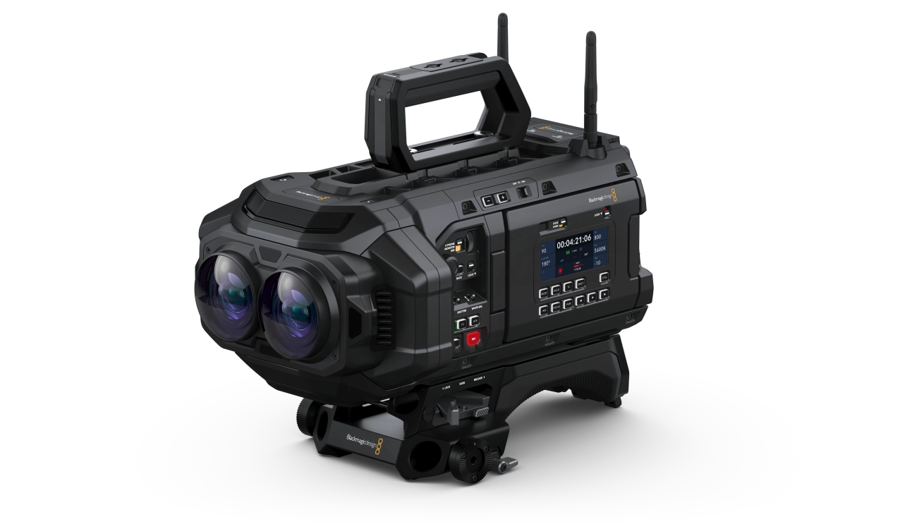 Blog Artikel der Filmproduktion Panda Pictures aus München und Ulm zum Thema Spatial Videos teigt eine Ansicht der Blackmagic URSA Cine Immersive Front Angle mit zwei Objektiven für Aufnahme von räumlichen Videos.