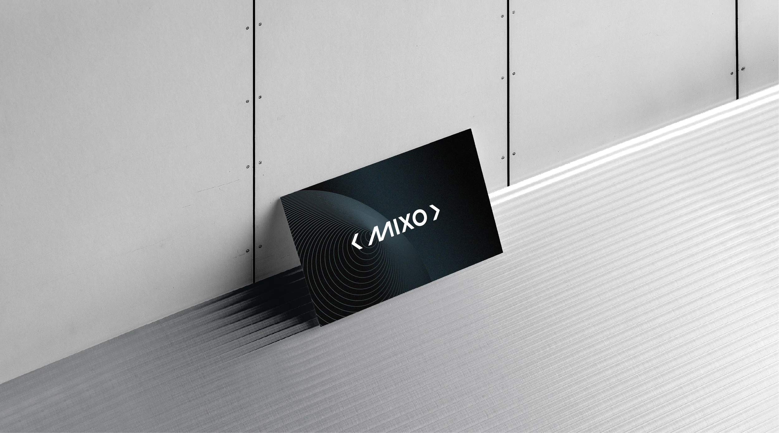 Business card displaying mixo branding