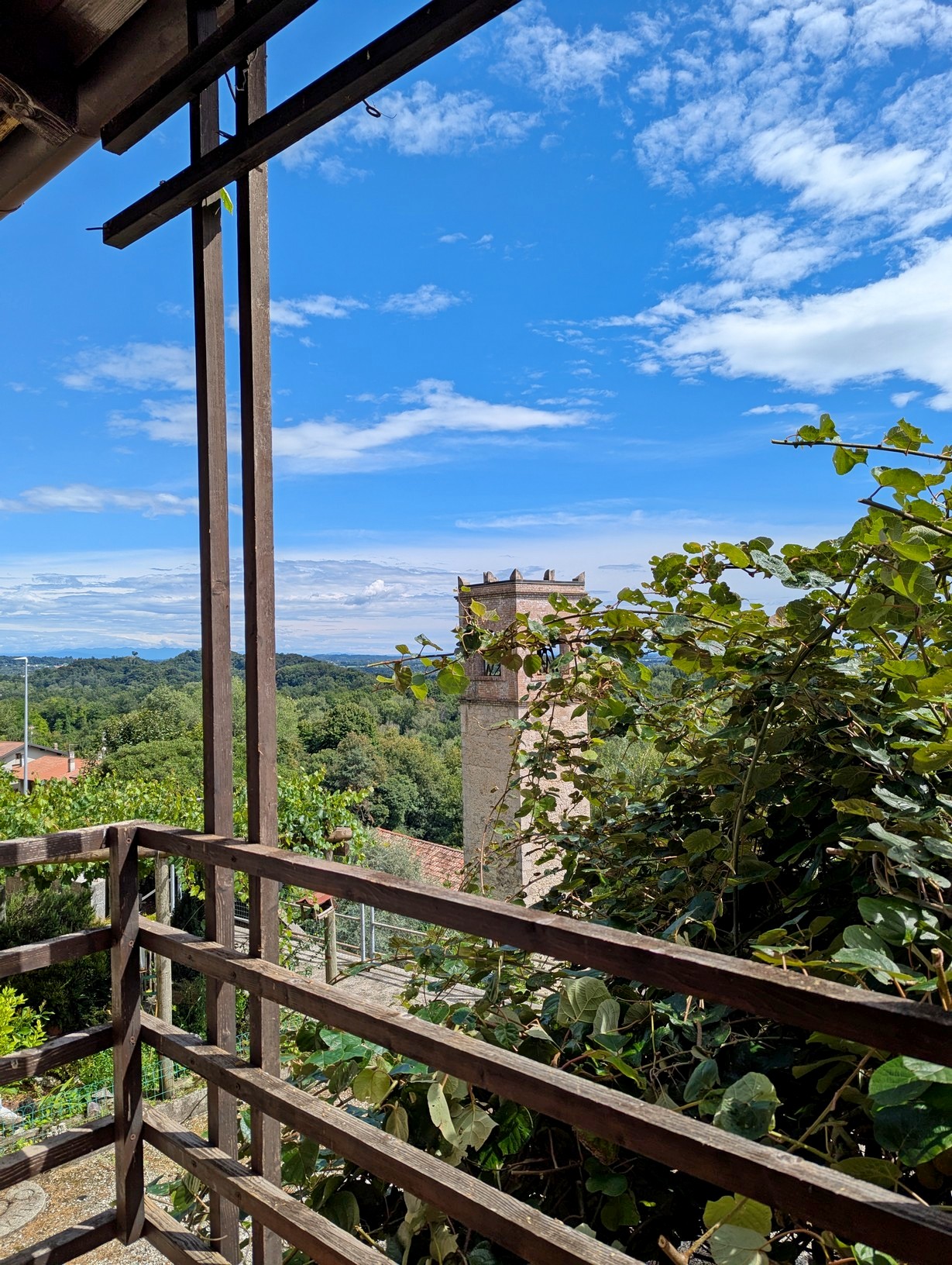 TC401 OLTRERUGO - VILLETTA A SCHIERA CON BALCONE SUL FRIULI