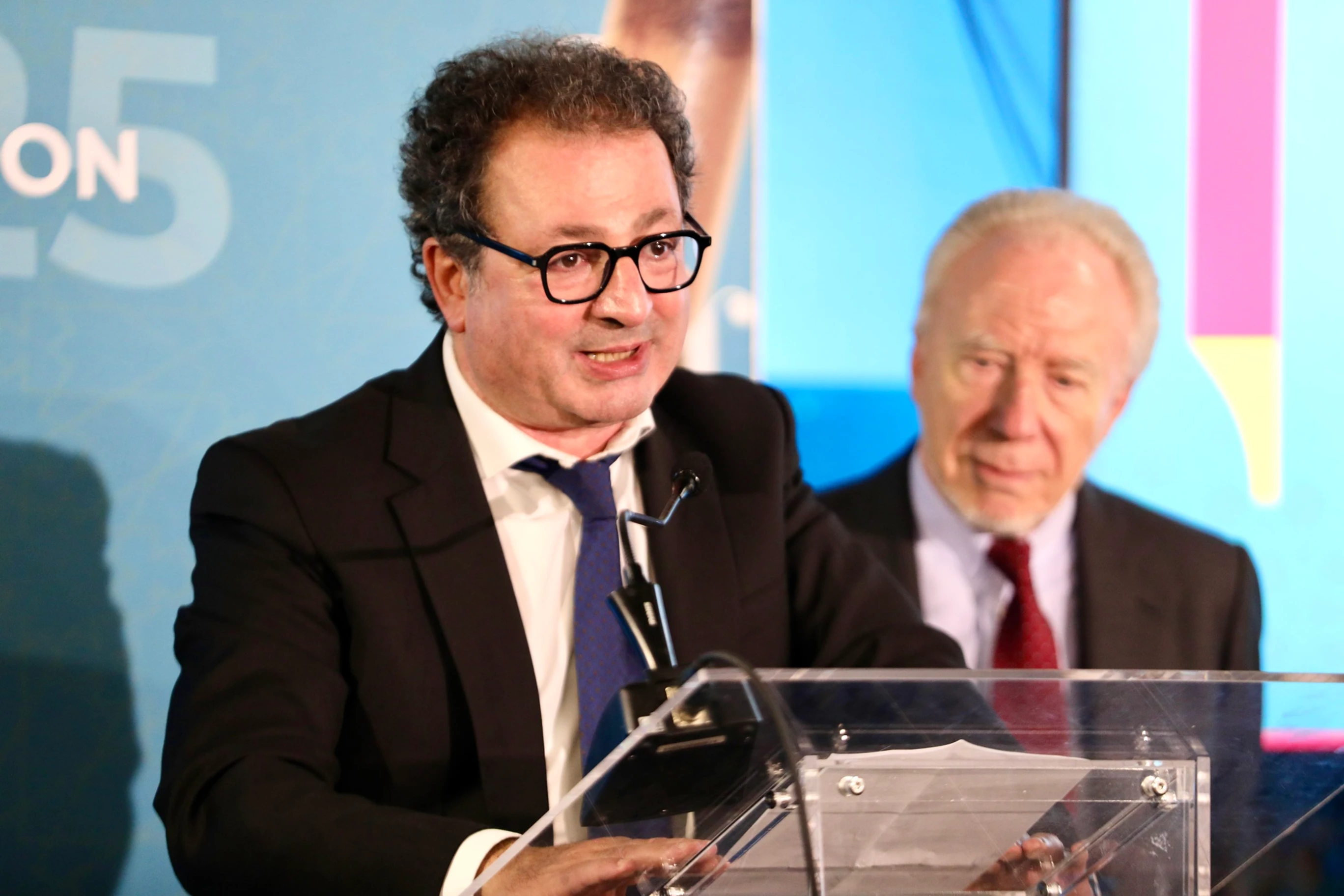 El Mouhoub Mouhoud signe avec Le Prénom une auto-histoire de l’immigration algérienne et de son héritage
