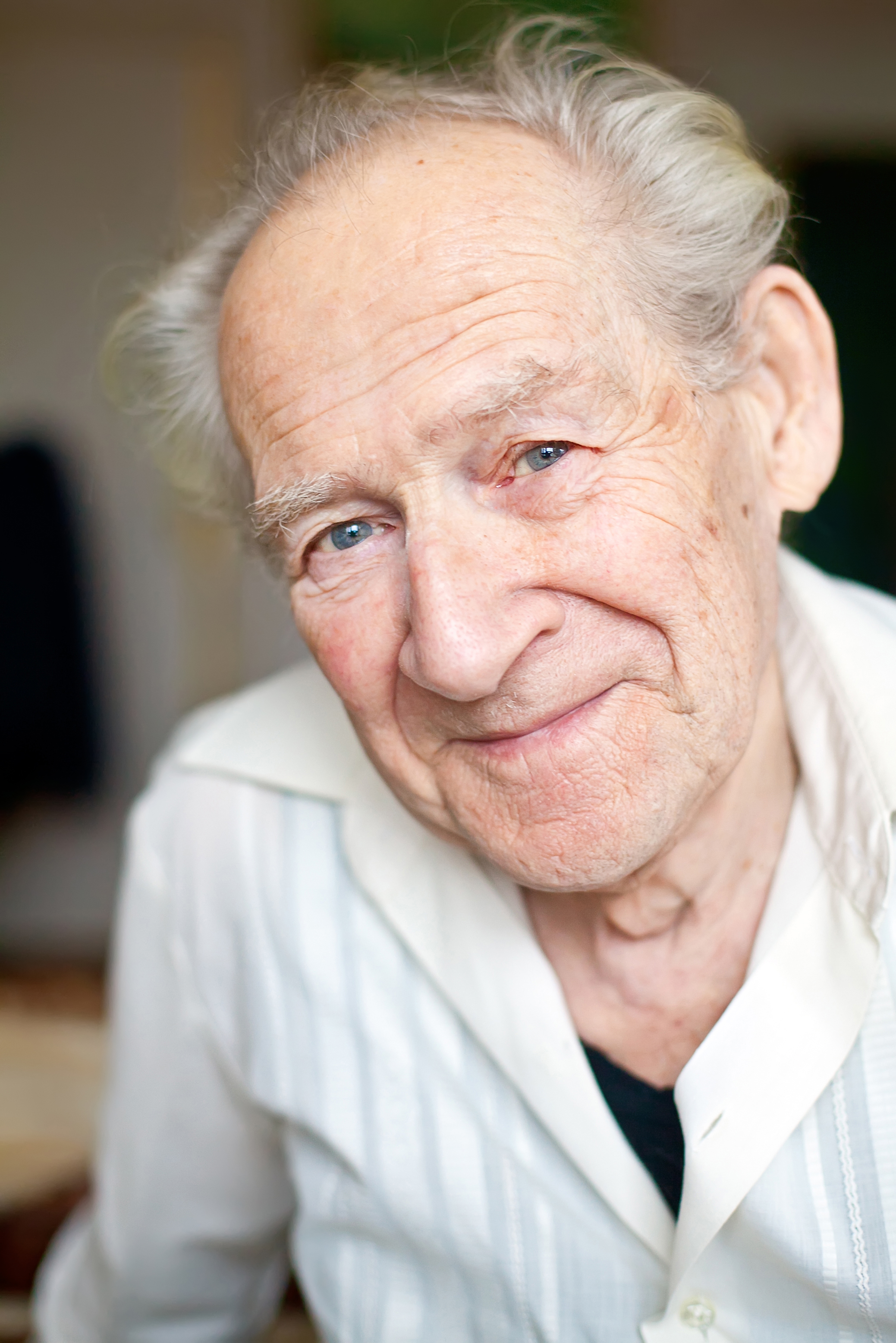 Elderly woman that uses Mentechs products