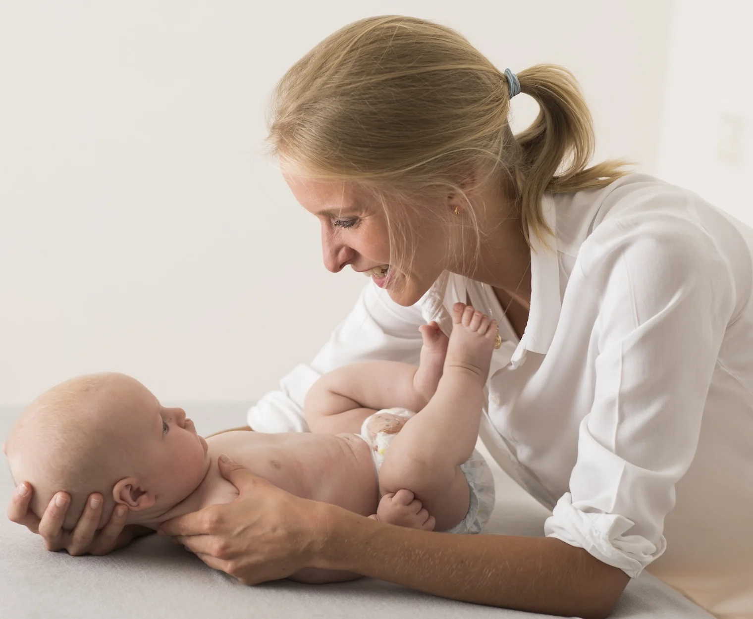 Baby osteopathy treatment Berlin Mitte — gentle osteopathic care for newborns and infants