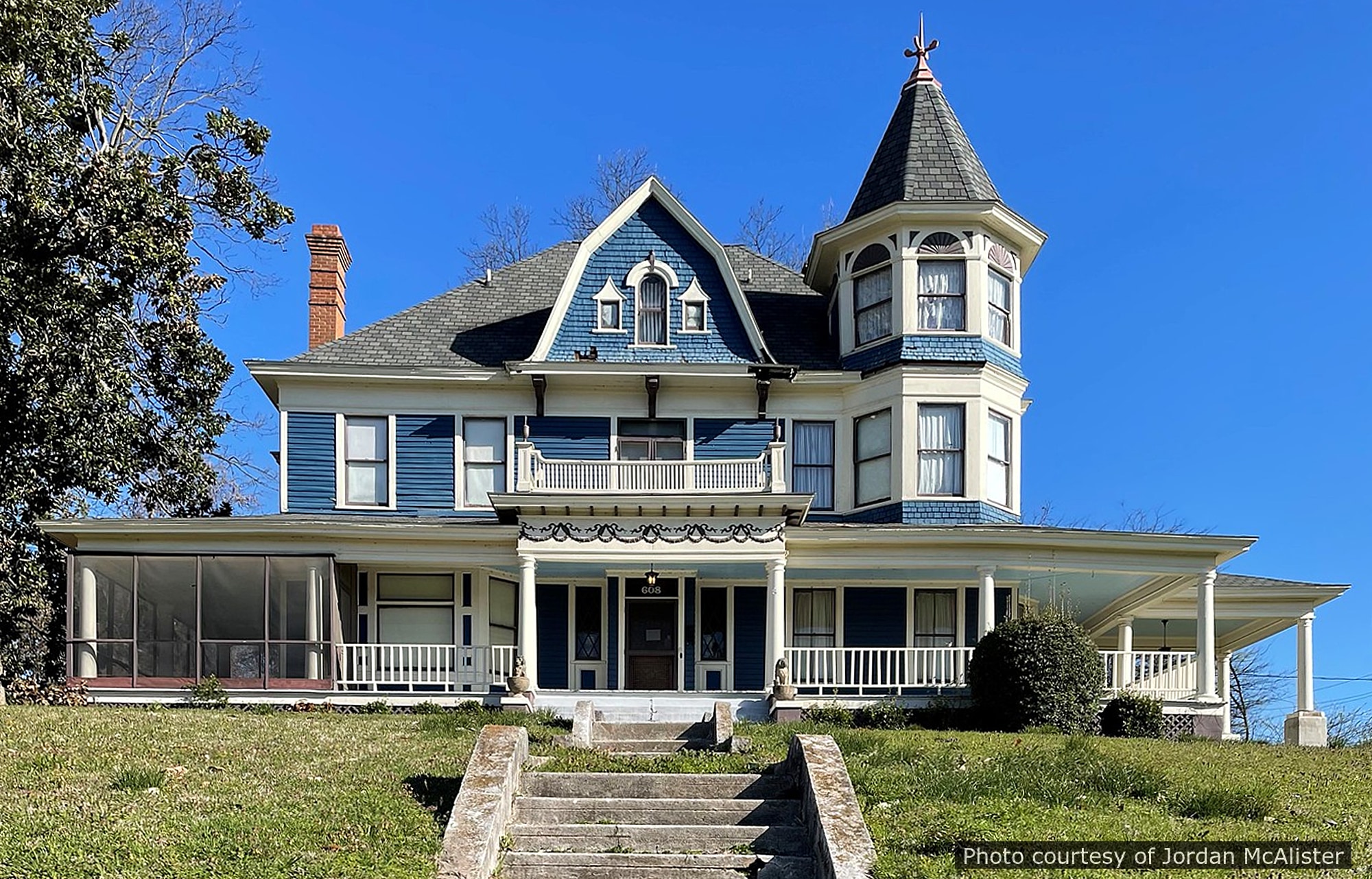 Moore Residence, a historic home located in Helena, AR designed by architect George F. Barber.