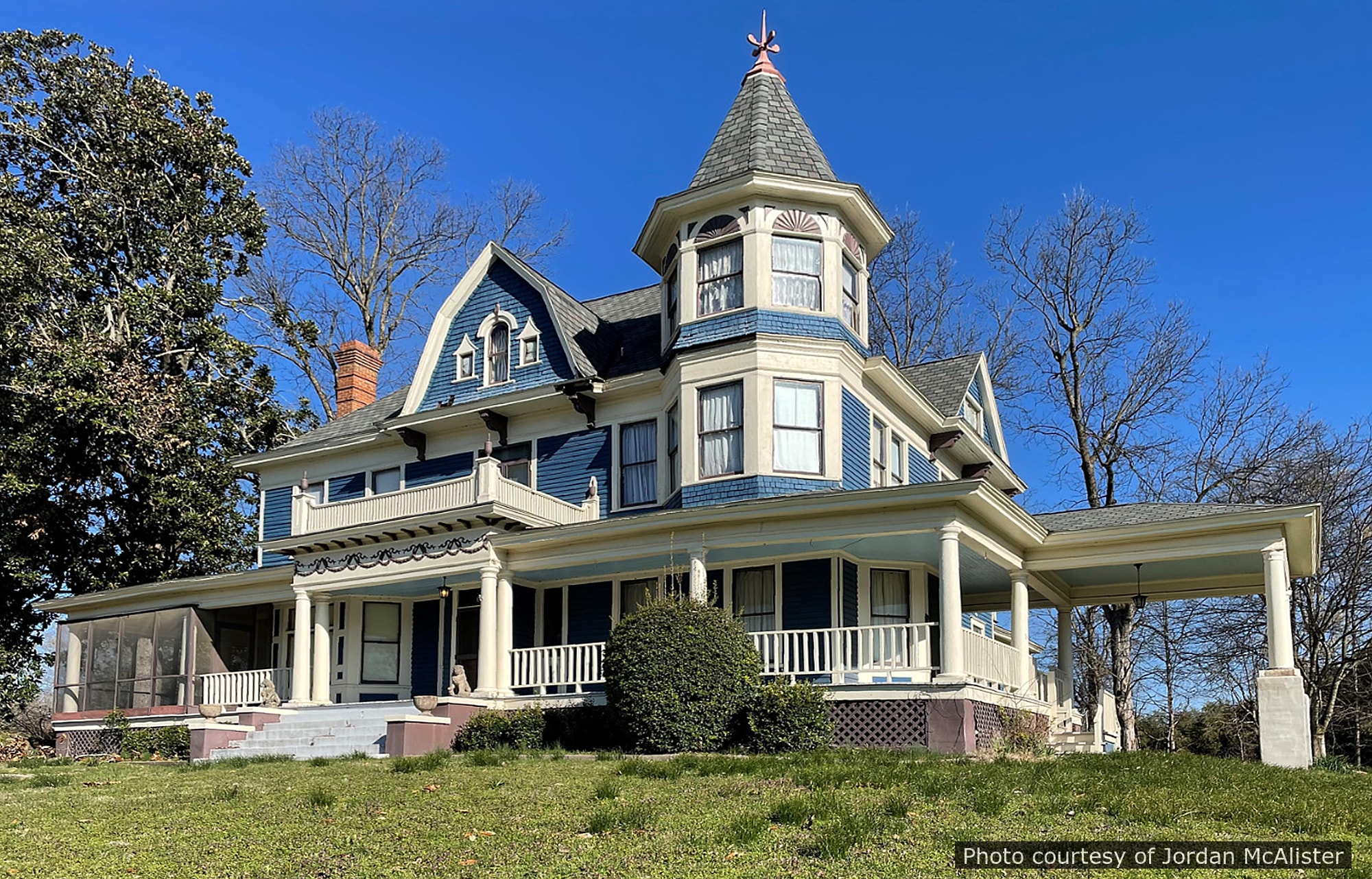Moore Residence, a historic home located in Helena, AR designed by architect George F. Barber.