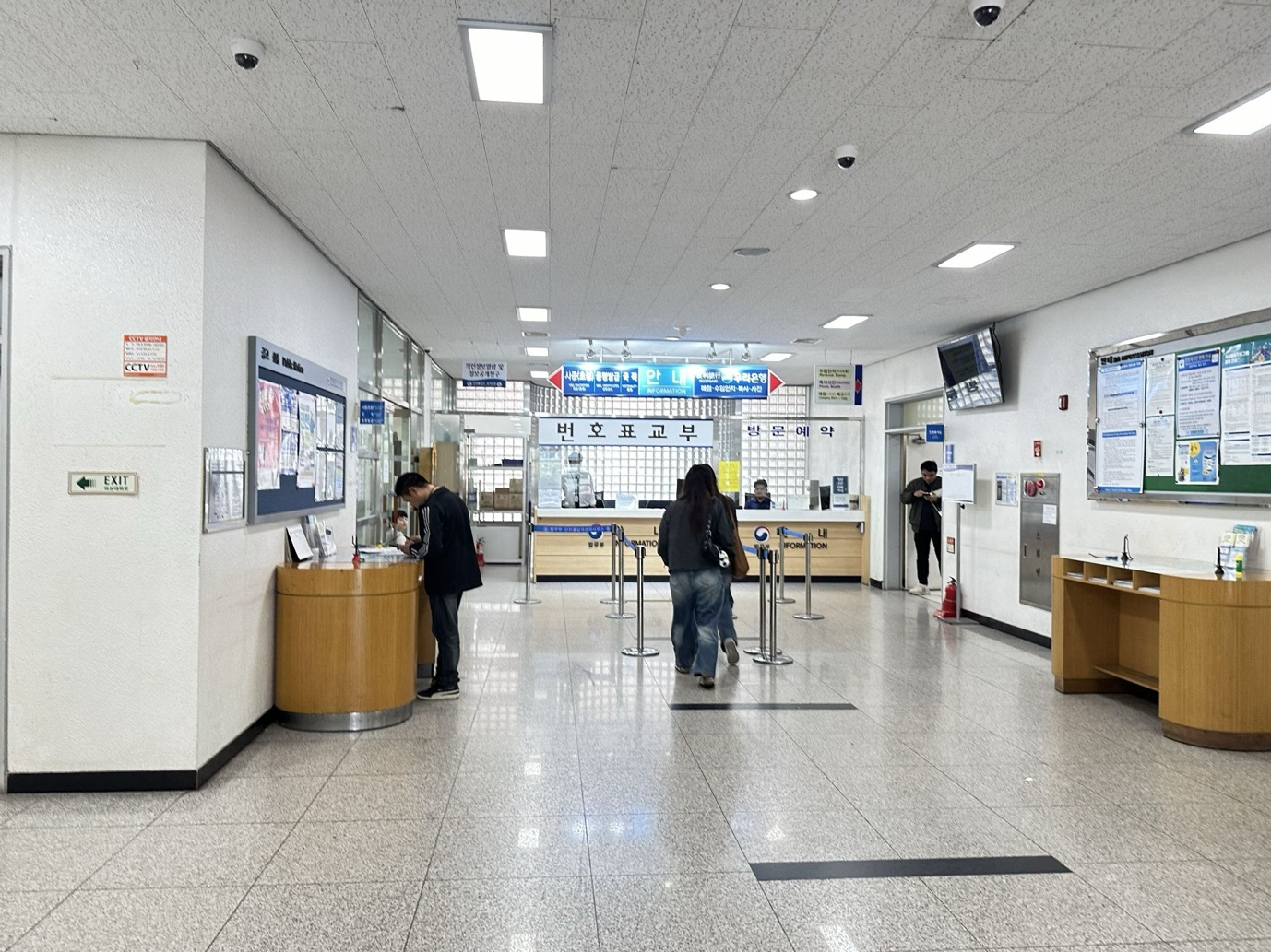 복수국적 연령 하향 논의 — 재외동포와 한국 사회 의견이 갈리는 주제
