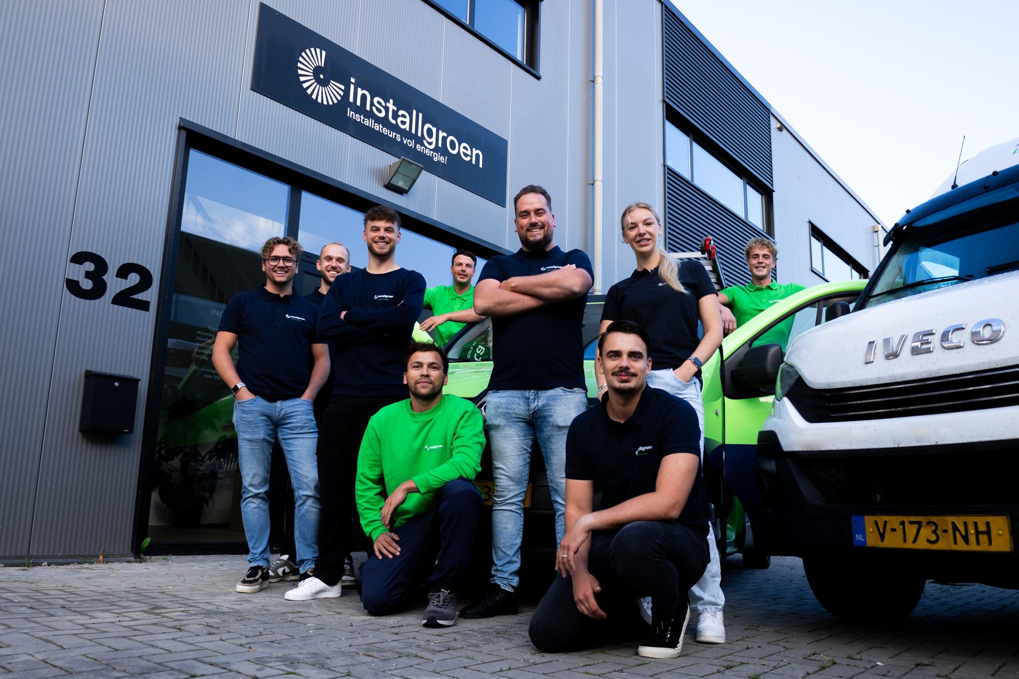 Het team van Installgroen voor het bedrijfspand