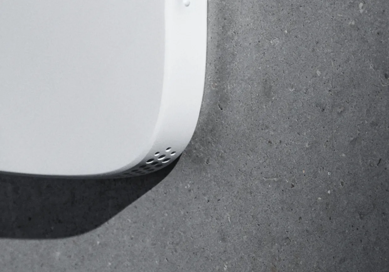 Alledio multi-sensor white finish, corner detail