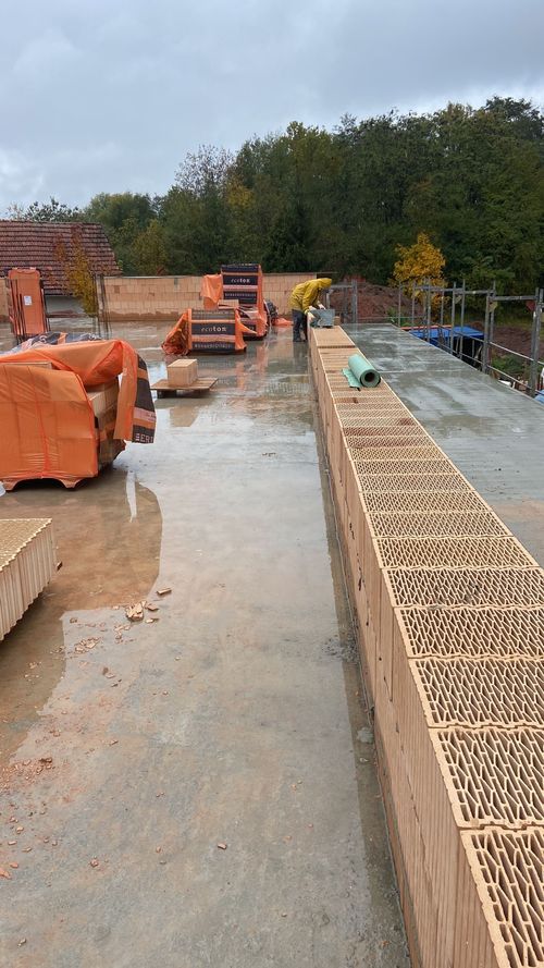 Murowanie ścian w budynku jednorodzinym GRbud