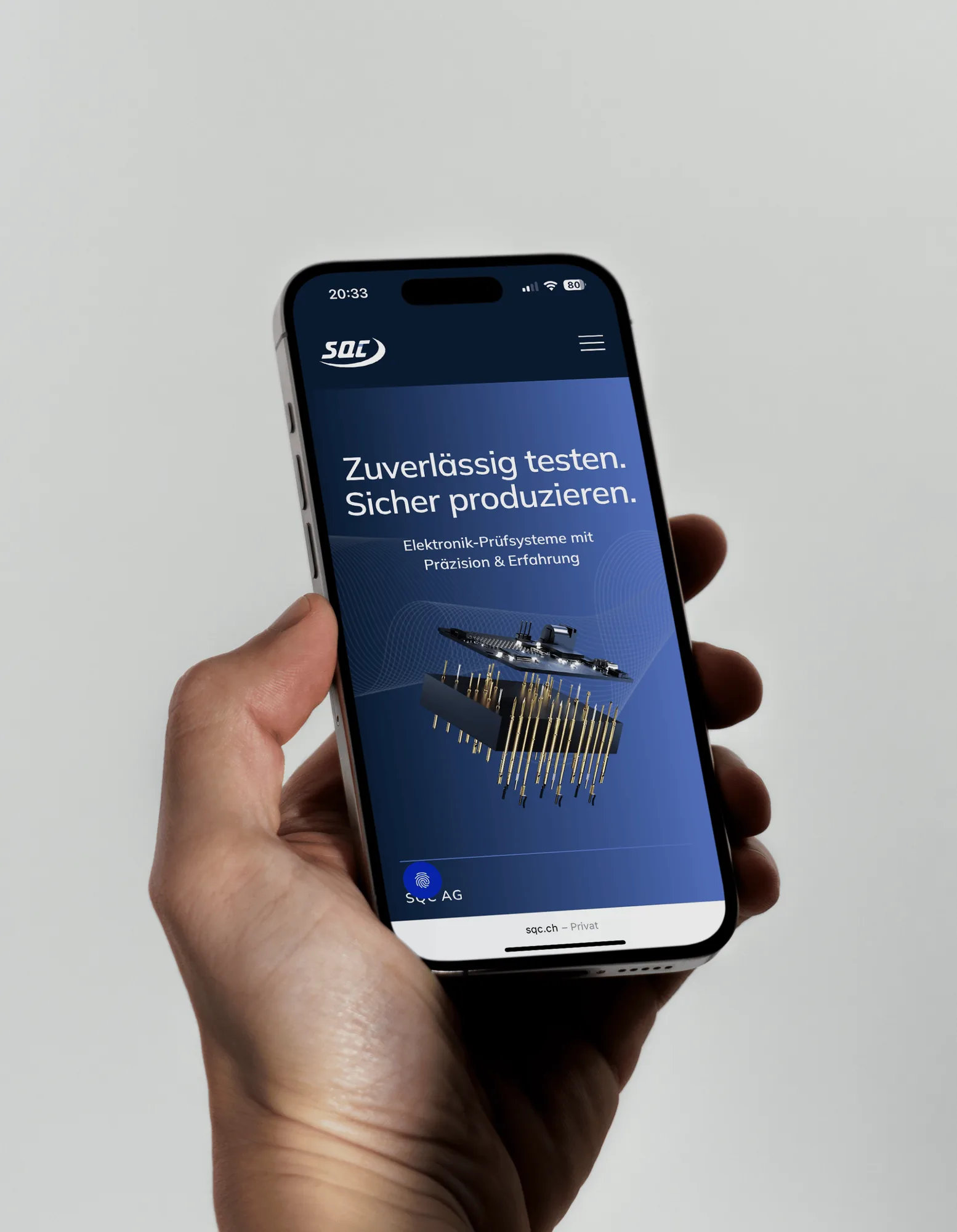 SQC AG – website on a smartphone with the claim “Zuverlässig testen. Sicher produzieren.”