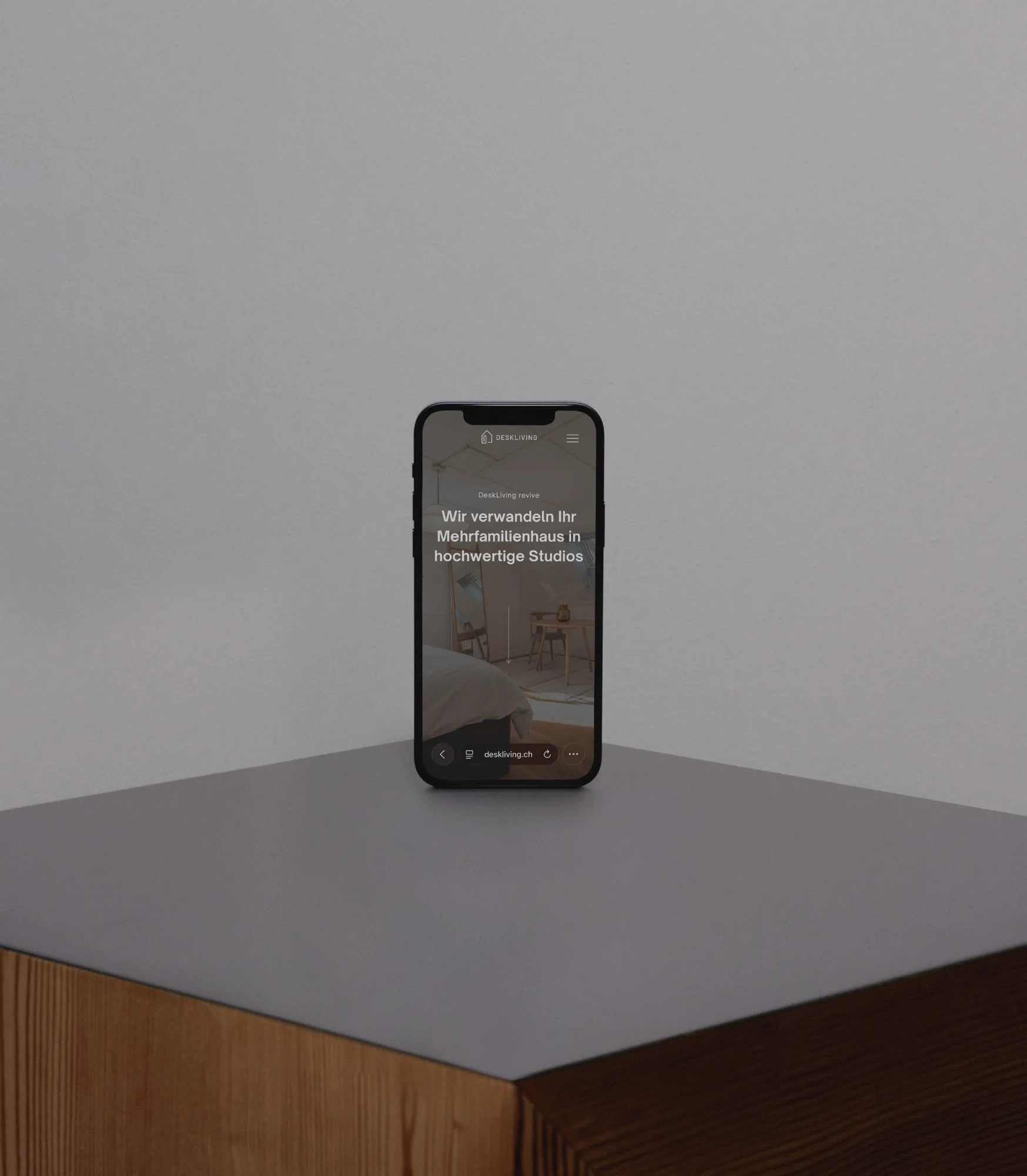 DeskLiving AG – Webseite auf dem Smartphone, Mockup