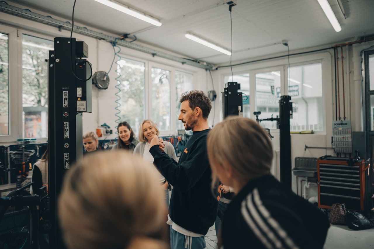 Schrauberkurs in der alf cycling Werkstatt