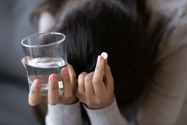 An illustration showing the mental health risks associated with using opioids for anxiety, highlighting the potential dangers.