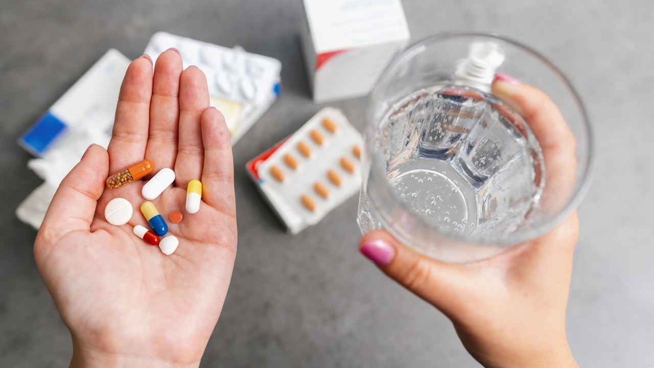 An illustration showing the relationship between opioids and diabetes control.