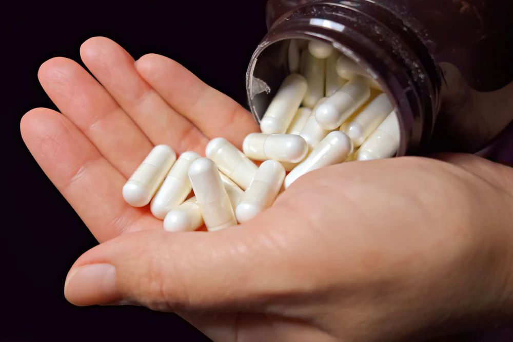 An illustration explaining what low-dose naltrexone is.