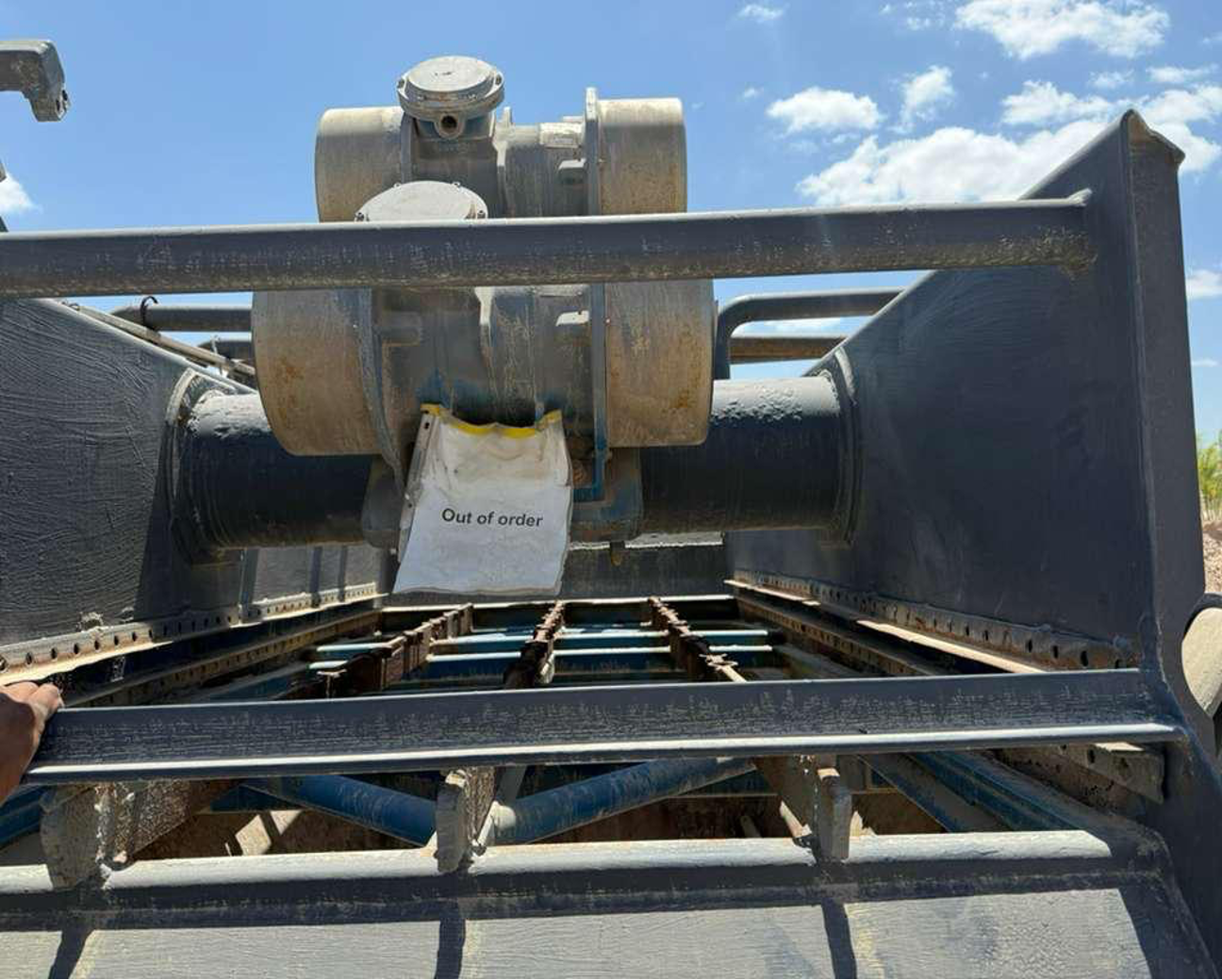 Restoring a Dewatering Screen to Win New Business: How a Custom Conversion Kit Helped Secure a Multi-Year Contract