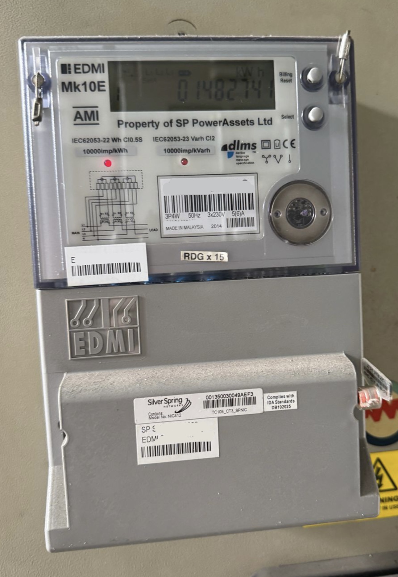 Visual example of a master-sub metering setup in a shared commercial building