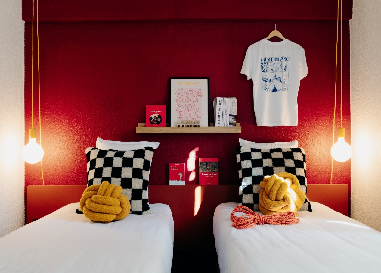 Enjoy a spacious, comfortable double room in twin configuration, ideal for discovering the region at your leisure.