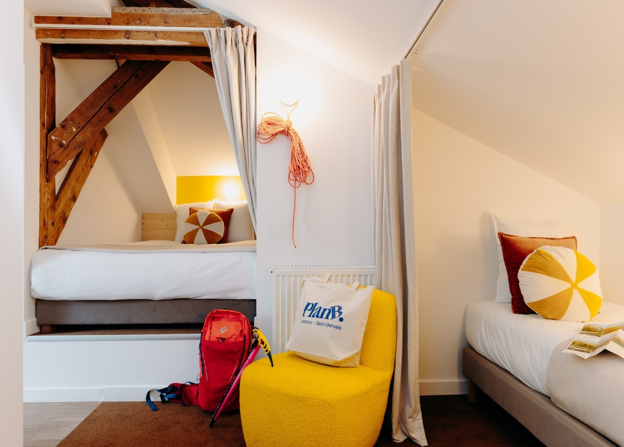 A cozy, large-format refuge for absolute comfort.