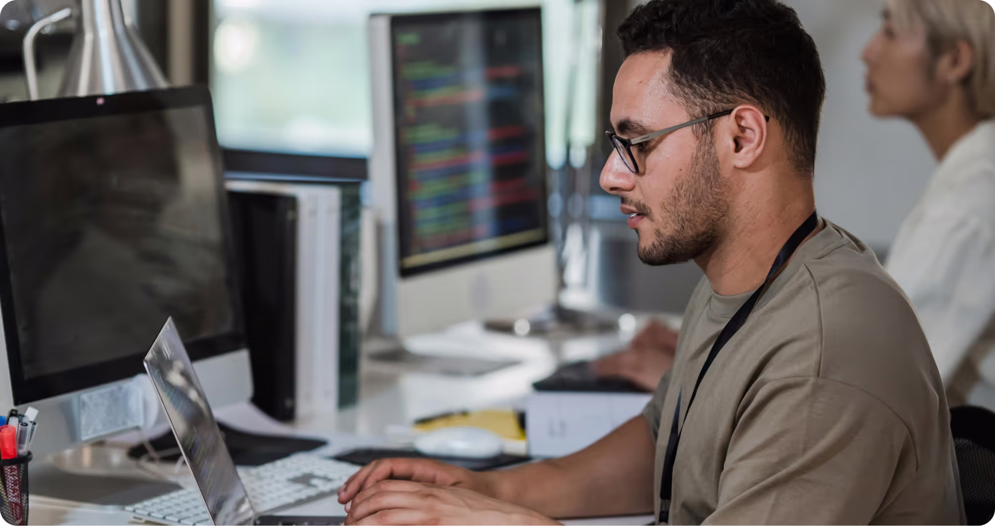 7 Benefits of Outsourcing Web Development for Startups