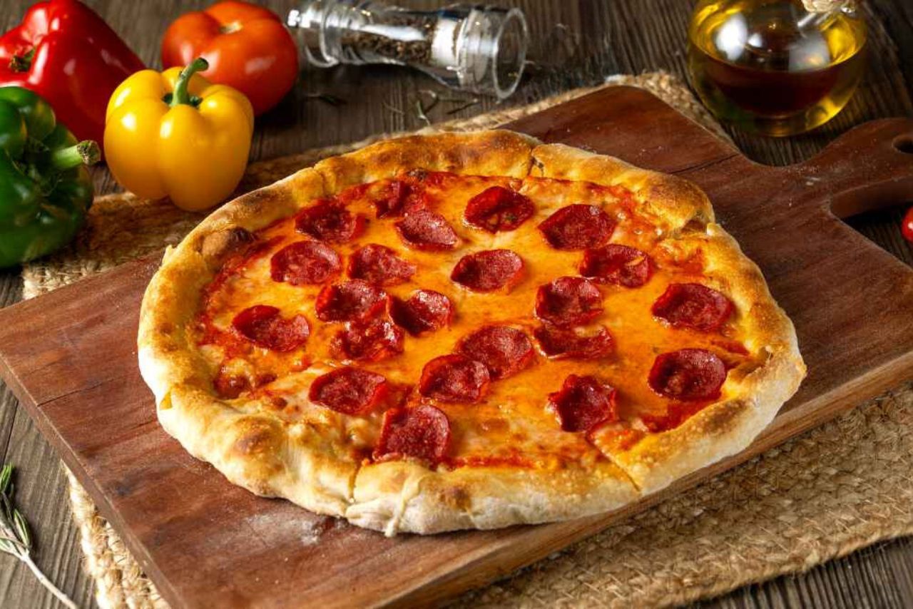  Pizza wood-fired dengan keju meleleh ala Positano Risto