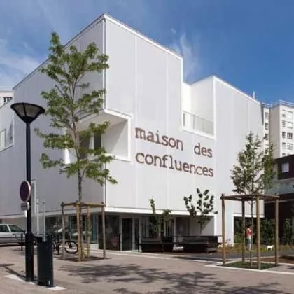 vue extérieure de la maison des confluences à Rezé