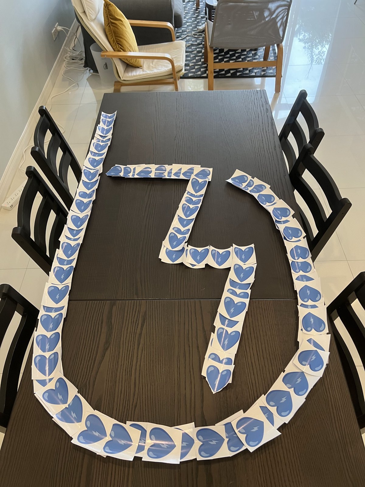 One table, one logo, dozens of pieces. That's one company invoice for 200 seats of your app.