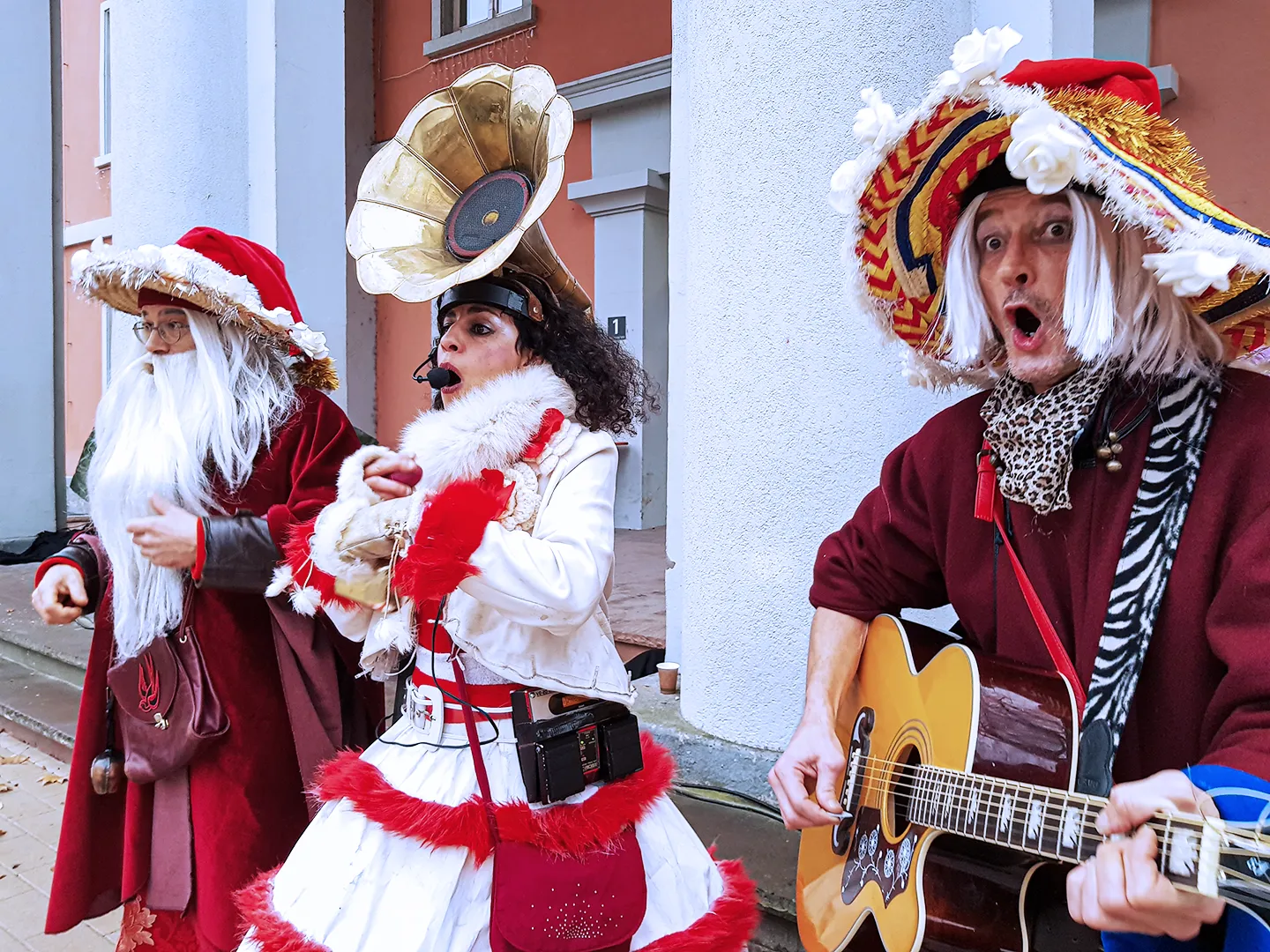 La Mère Noël et ses Pères Janvier lors de l'inauguration du tram à Kehl, en Allemagne