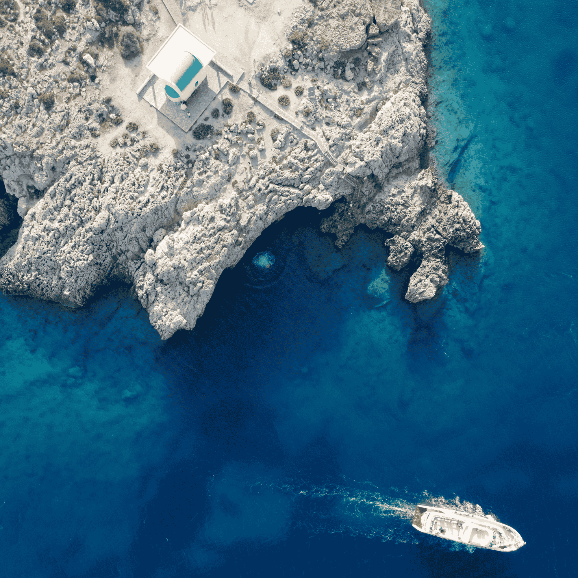 Cyprus sea, island and a yacht - a representation highlighting the tax advantages of Cyprus, with positive financial indicators and icons for business and individuals for Clover Tax